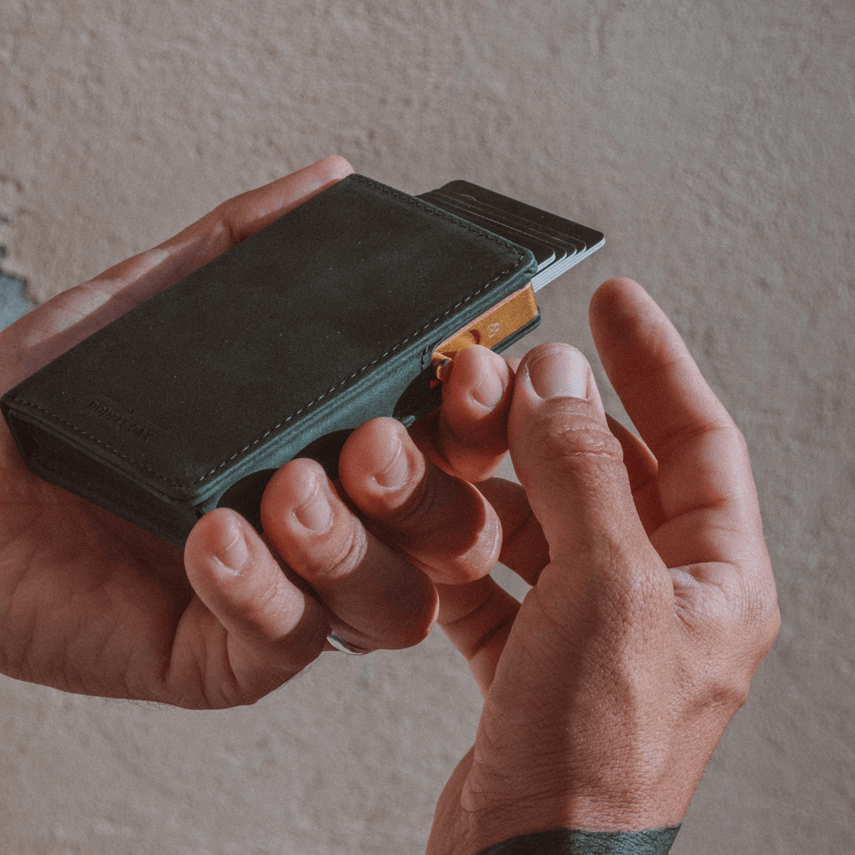 Double Oak Essentials Bifold Pop-Up Wallet