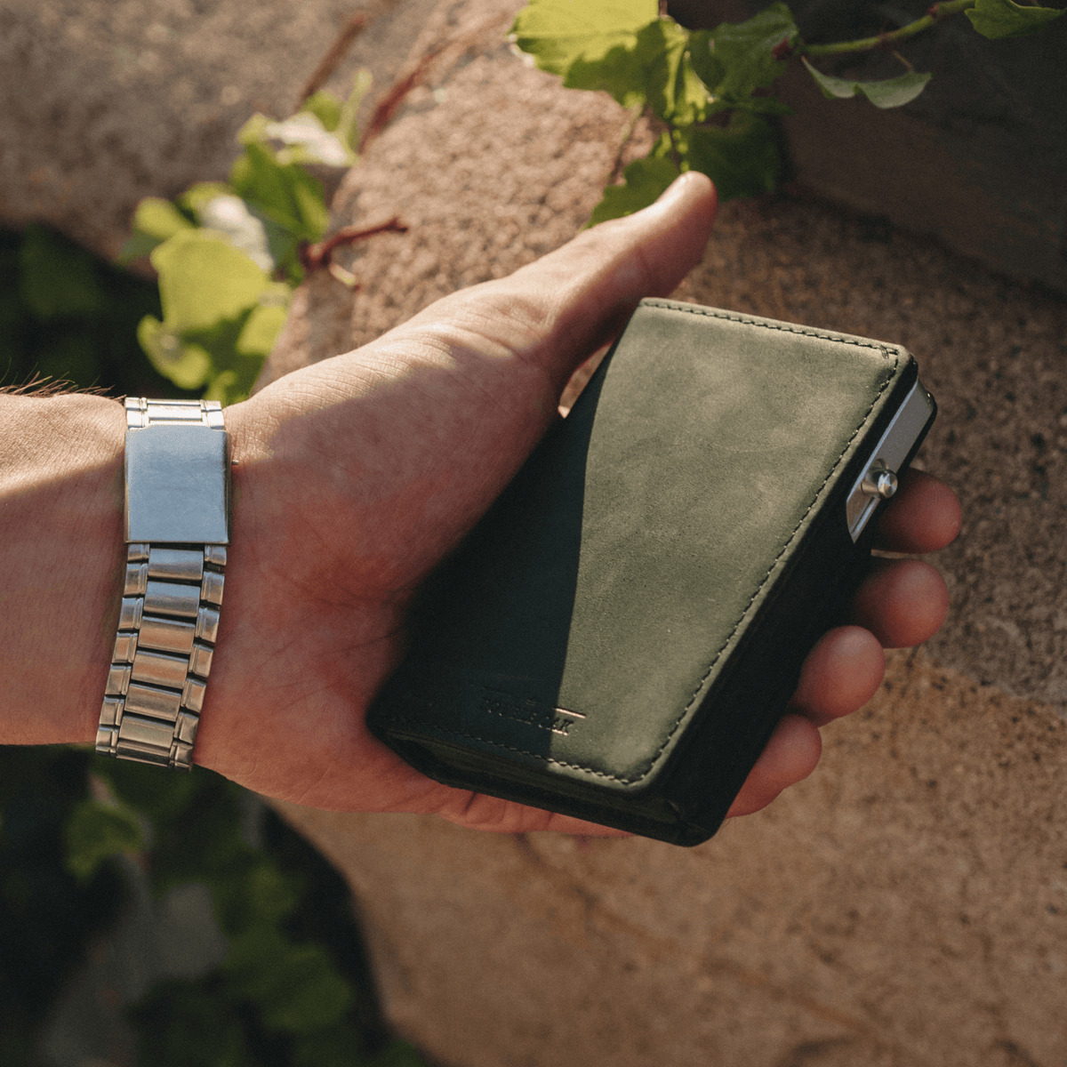 Double Oak Essentials Bifold Pop-Up Wallet