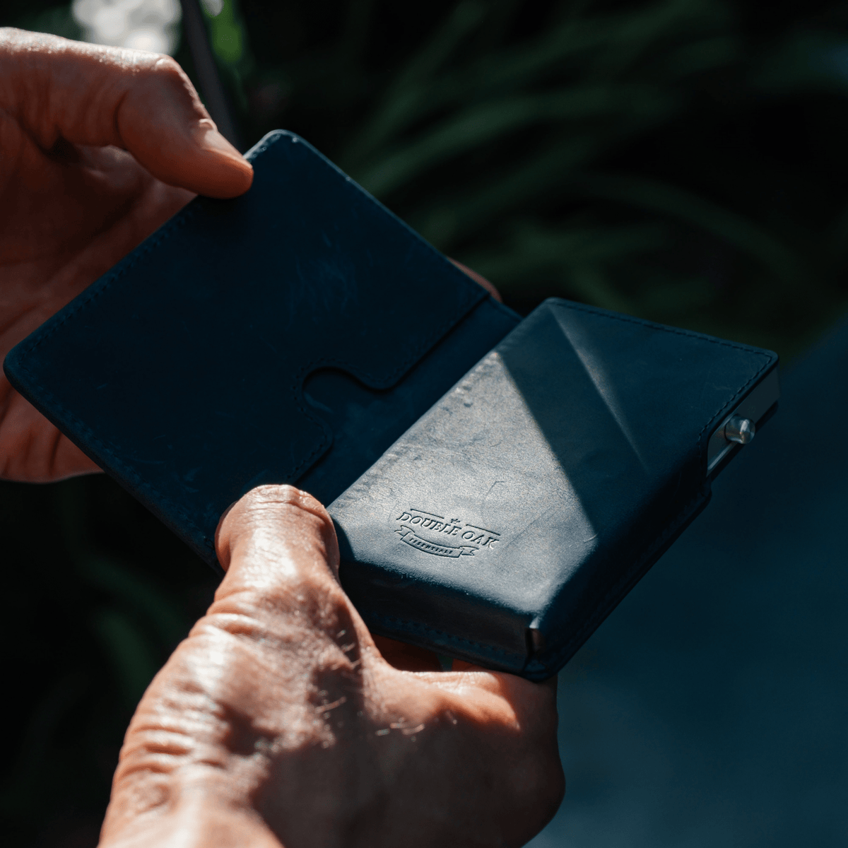Double Oak Essentials Bifold Pop-Up Wallet
